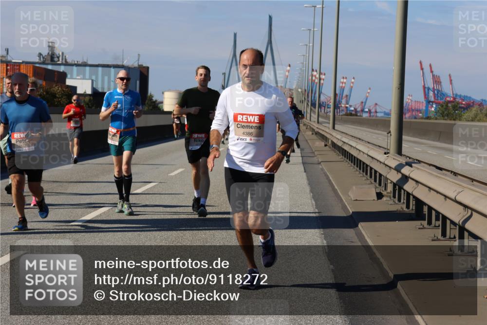 03.10.2025 - Köhlbrandbrückenlauf Strokosch-Dieckow http://msf.ph/oto/9118272 03.10.2025 12:54:32 Position 3 4412, 4614, 4386 meine-sportfotos.de