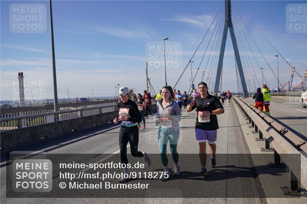 03.10.2025 - Köhlbrandbrückenlauf Michael Burmester http://msf.ph/oto/9118275 03.10.2025 12:59:35 Position 2 4218 meine-sportfotos.de