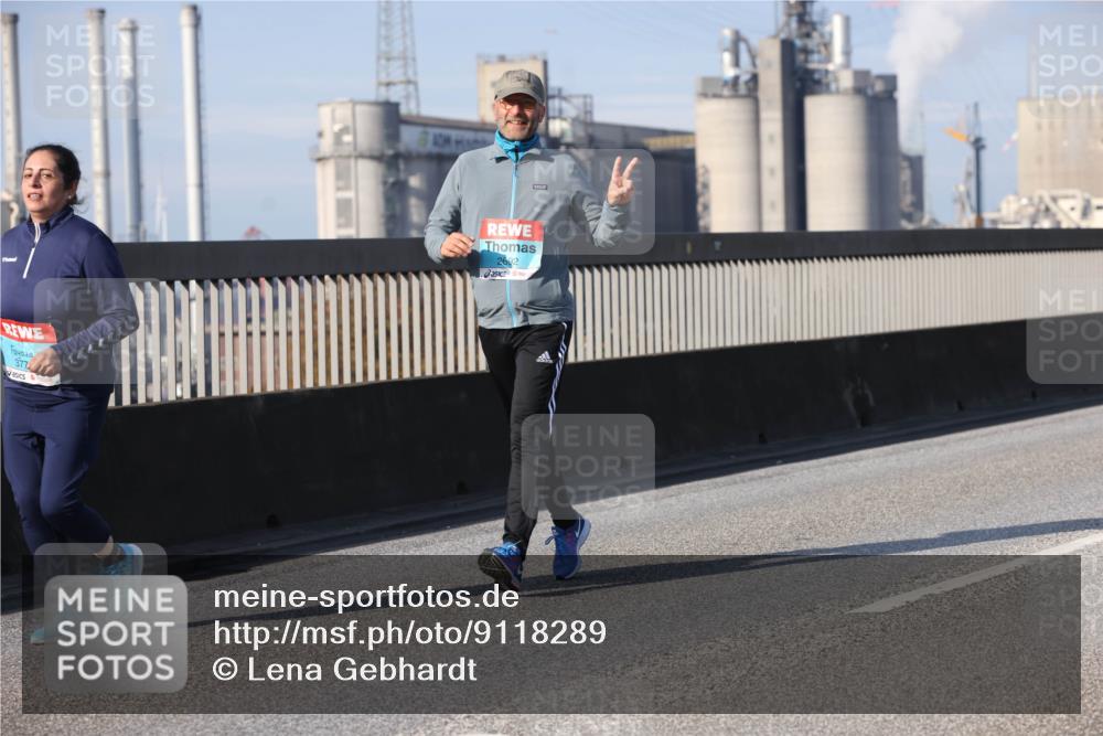 03.10.2025 - Köhlbrandbrückenlauf Lena Gebhardt http://msf.ph/oto/9118289 03.10.2025 10:24:54 Position 2 377, 2692 meine-sportfotos.de