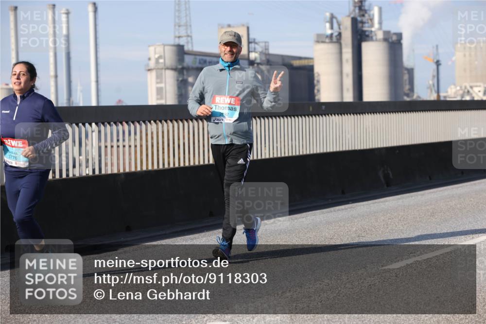 03.10.2025 - Köhlbrandbrückenlauf Lena Gebhardt http://msf.ph/oto/9118303 03.10.2025 10:24:54 Position 2 3776, 2692 meine-sportfotos.de