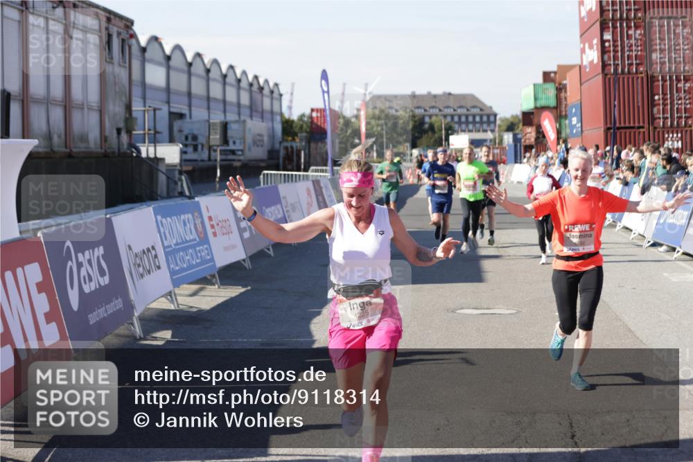 03.10.2025 - Köhlbrandbrückenlauf Jannik Wohlers http://msf.ph/oto/9118314 03.10.2025 13:03:26 Ziel 4208, 4214, 4225, 4252, 4268, 4283, 4300, 4454, 4856, 5063, 5707, 6194, 6207, 6279, 6612, 6632 meine-sportfotos.de