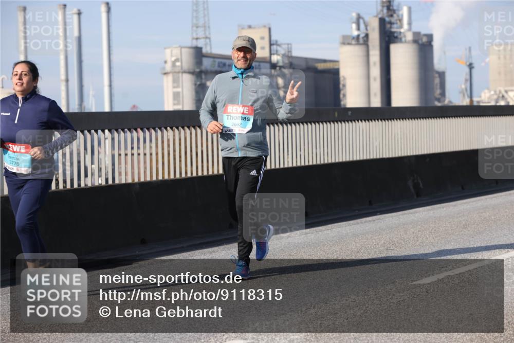 03.10.2025 - Köhlbrandbrückenlauf Lena Gebhardt http://msf.ph/oto/9118315 03.10.2025 10:24:54 Position 2 3776, 2692 meine-sportfotos.de