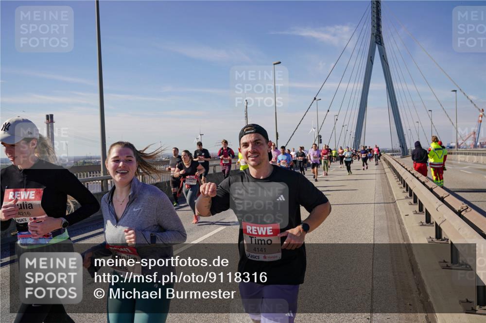 03.10.2025 - Köhlbrandbrückenlauf Michael Burmester http://msf.ph/oto/9118316 03.10.2025 12:59:36 Position 2 4216, 4218, 4141 meine-sportfotos.de