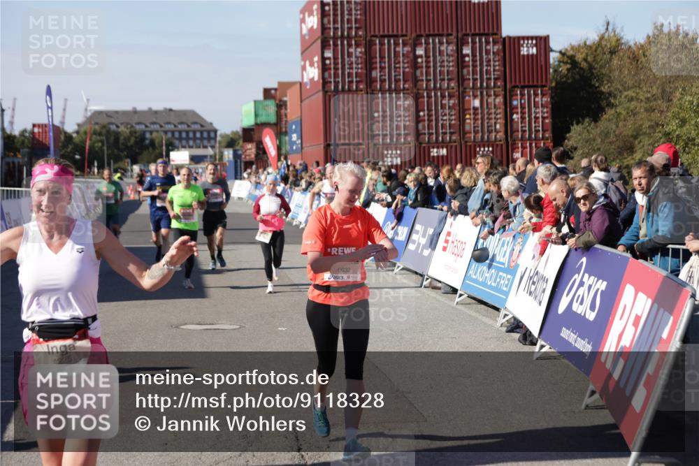 03.10.2025 - Köhlbrandbrückenlauf Jannik Wohlers http://msf.ph/oto/9118328 03.10.2025 13:03:26 Ziel 4208, 4214, 4225, 4252, 4268, 4283, 4300, 4454, 4856, 5063, 5707, 6194, 6207, 6279, 6612, 6632 meine-sportfotos.de