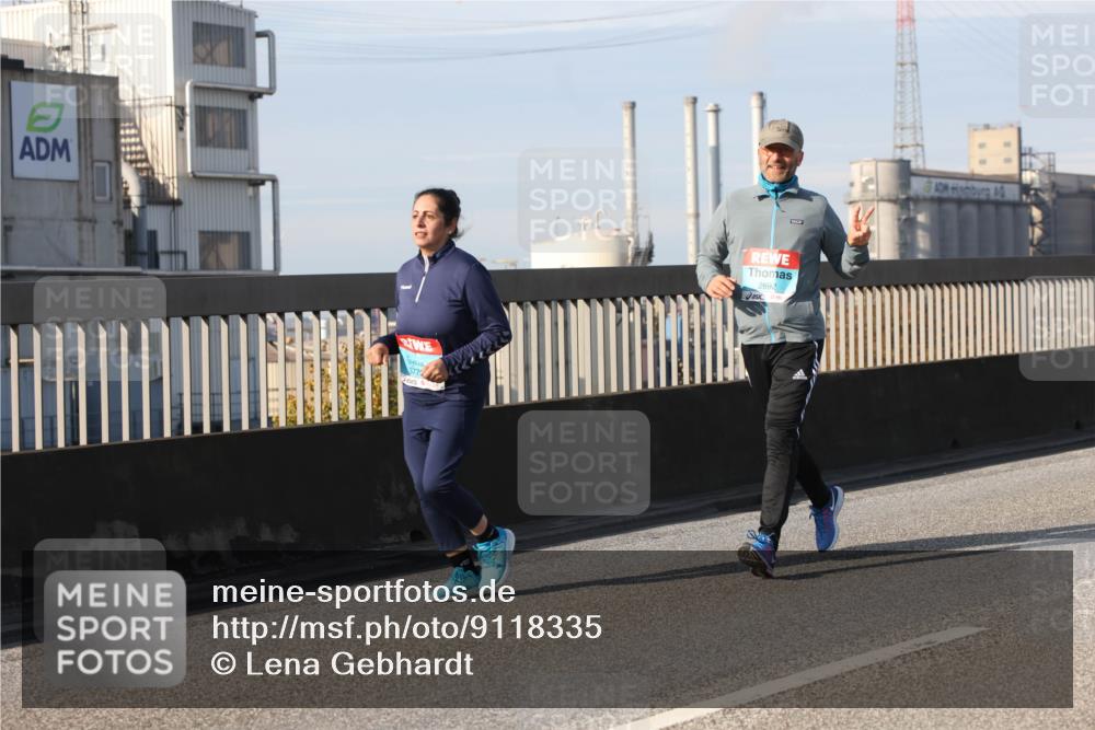 03.10.2025 - Köhlbrandbrückenlauf Lena Gebhardt http://msf.ph/oto/9118335 03.10.2025 10:24:55 Position 2 2692 meine-sportfotos.de