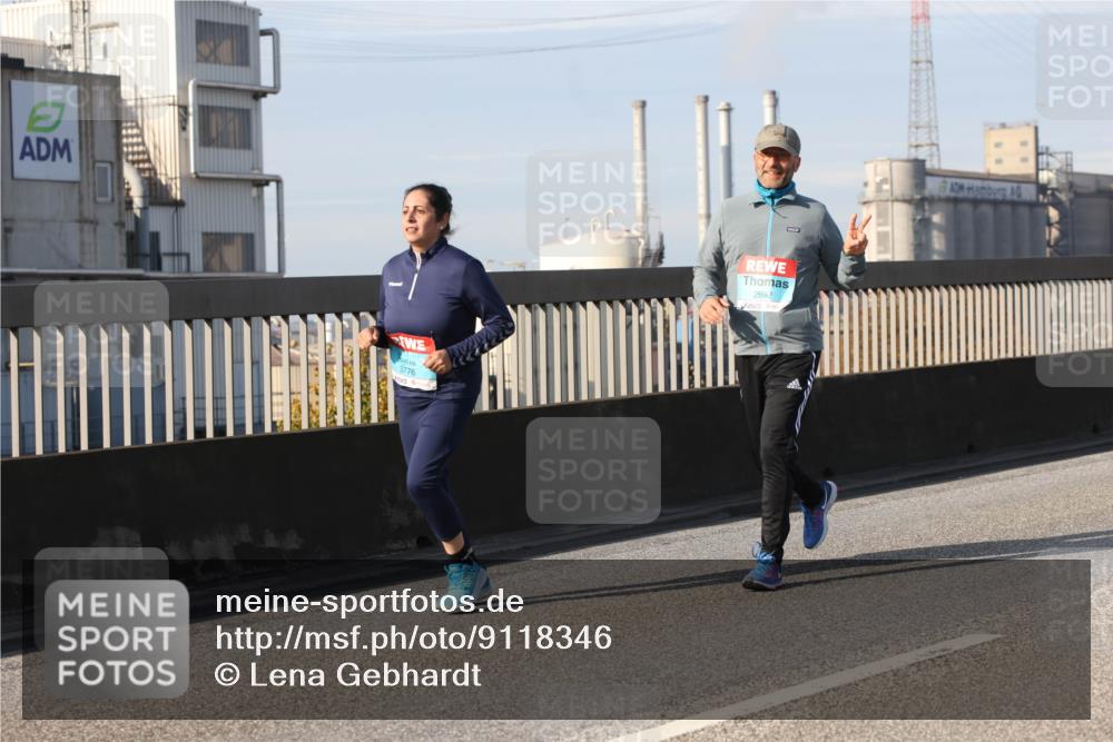03.10.2025 - Köhlbrandbrückenlauf Lena Gebhardt http://msf.ph/oto/9118346 03.10.2025 10:24:55 Position 2 3776, 2692 meine-sportfotos.de