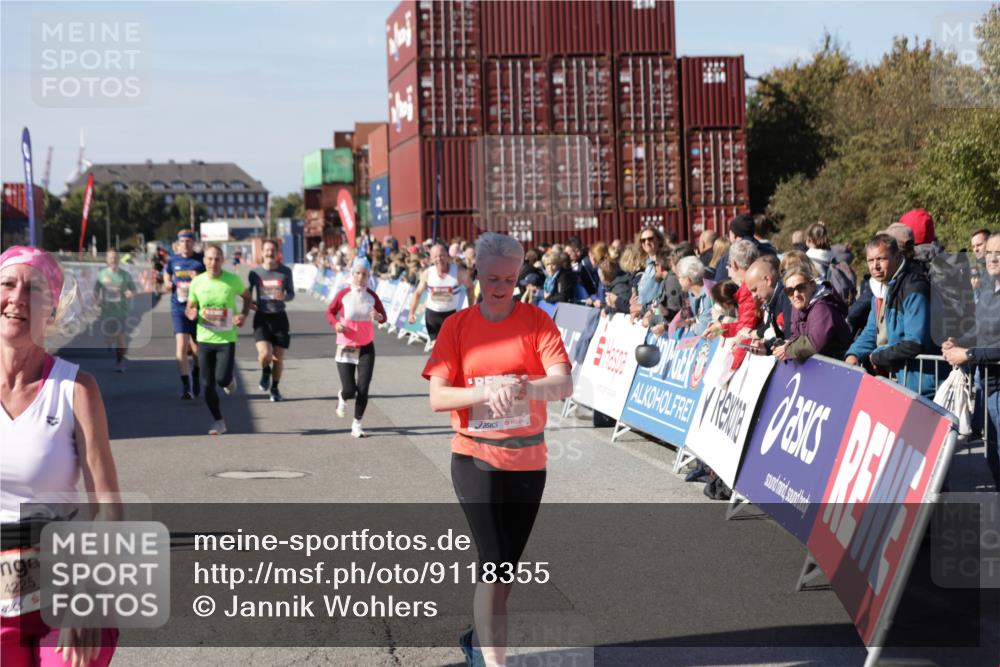 03.10.2025 - Köhlbrandbrückenlauf Jannik Wohlers http://msf.ph/oto/9118355 03.10.2025 13:03:26 Ziel 4208, 4214, 4225, 4252, 4268, 4283, 4300, 4454, 4856, 5063, 5707, 6194, 6207, 6279, 6612, 6632 meine-sportfotos.de