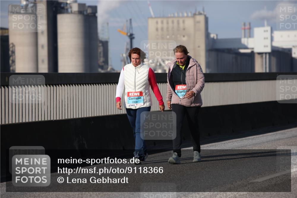 03.10.2025 - Köhlbrandbrückenlauf Lena Gebhardt http://msf.ph/oto/9118366 03.10.2025 10:25:15 Position 2 2908, 290 meine-sportfotos.de