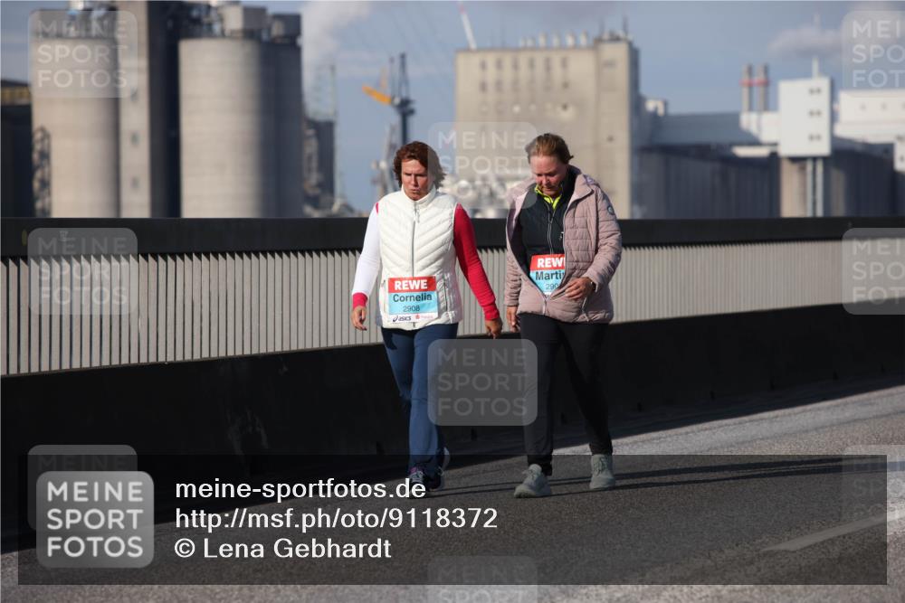 03.10.2025 - Köhlbrandbrückenlauf Lena Gebhardt http://msf.ph/oto/9118372 03.10.2025 10:25:15 Position 2 2908, 290 meine-sportfotos.de