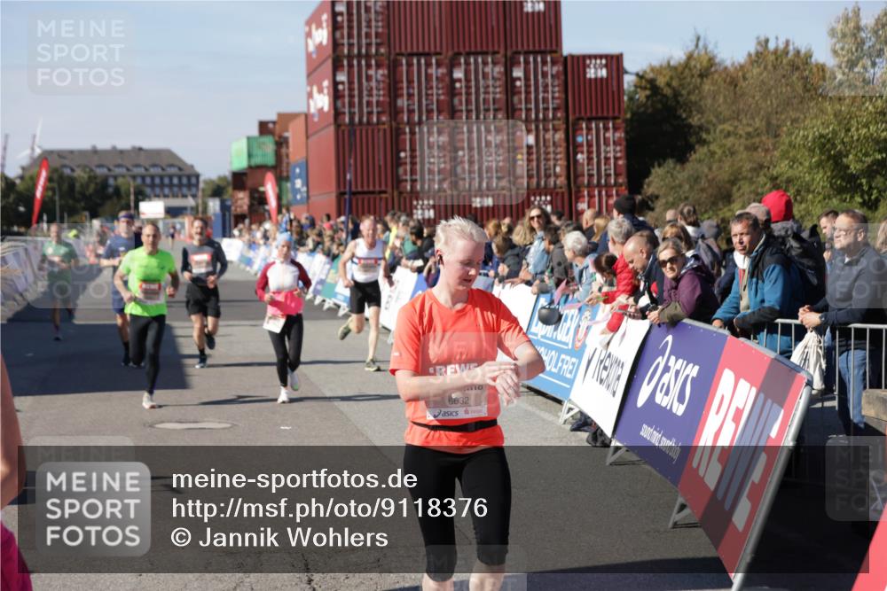 03.10.2025 - Köhlbrandbrückenlauf Jannik Wohlers http://msf.ph/oto/9118376 03.10.2025 13:03:27 Ziel 4208, 4214, 4225, 4252, 4268, 4283, 4300, 4454, 4507, 5063, 5707, 6194, 6207, 6612, 6632 meine-sportfotos.de
