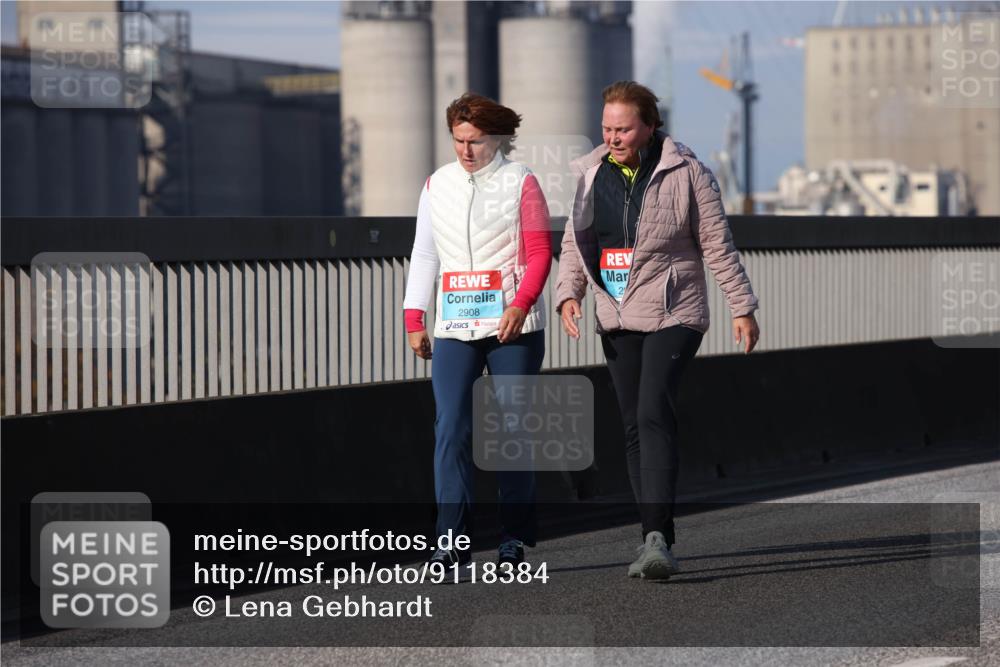 03.10.2025 - Köhlbrandbrückenlauf Lena Gebhardt http://msf.ph/oto/9118384 03.10.2025 10:25:17 Position 2 2908 meine-sportfotos.de