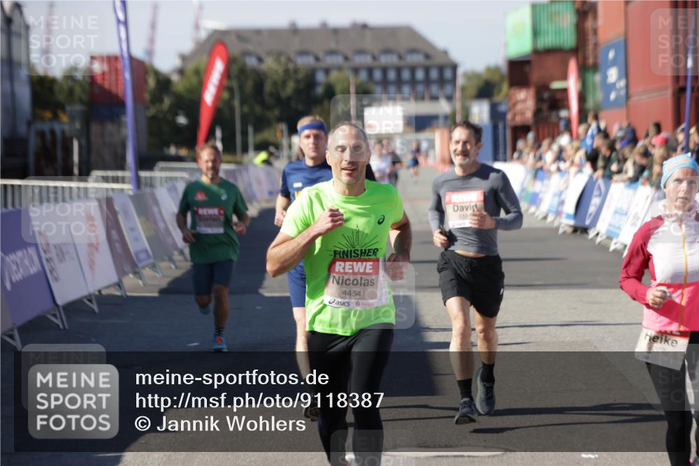 03.10.2025 - Köhlbrandbrückenlauf Jannik Wohlers http://msf.ph/oto/9118387 03.10.2025 13:03:28 Ziel 4214, 4225, 4252, 4268, 4283, 4300, 4454, 4507, 5063, 5707, 6194, 6207, 6632 meine-sportfotos.de