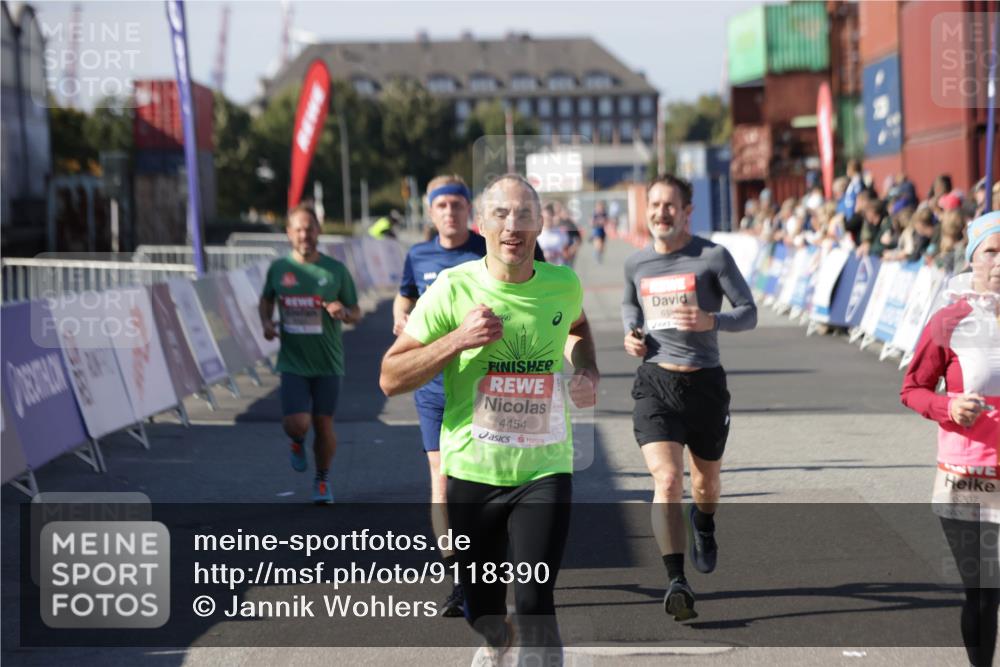 03.10.2025 - Köhlbrandbrückenlauf Jannik Wohlers http://msf.ph/oto/9118390 03.10.2025 13:03:28 Ziel 4214, 4225, 4252, 4268, 4283, 4300, 4454, 4507, 5063, 5707, 6194, 6207, 6632 meine-sportfotos.de