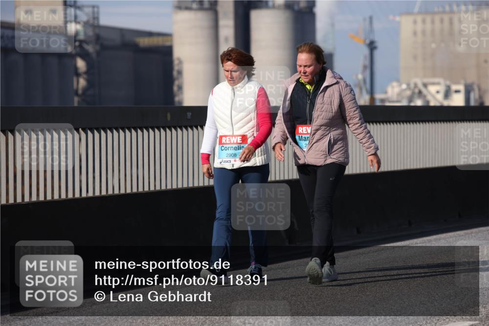 03.10.2025 - Köhlbrandbrückenlauf Lena Gebhardt http://msf.ph/oto/9118391 03.10.2025 10:25:17 Position 2 2908, 2 meine-sportfotos.de