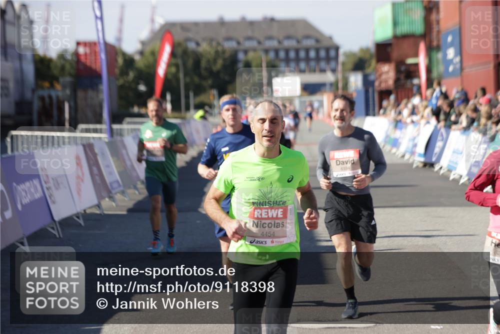 03.10.2025 - Köhlbrandbrückenlauf Jannik Wohlers http://msf.ph/oto/9118398 03.10.2025 13:03:28 Ziel 4214, 4225, 4252, 4268, 4283, 4300, 4454, 4507, 5063, 5707, 6194, 6207, 6632 meine-sportfotos.de