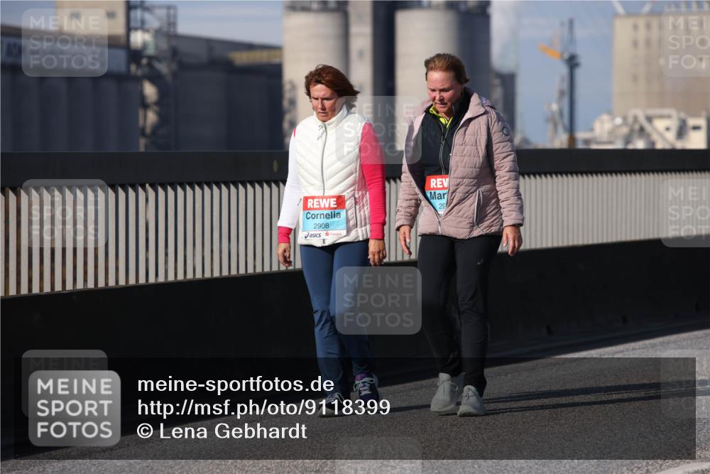 03.10.2025 - Köhlbrandbrückenlauf Lena Gebhardt http://msf.ph/oto/9118399 03.10.2025 10:25:17 Position 2 2908, 29 meine-sportfotos.de