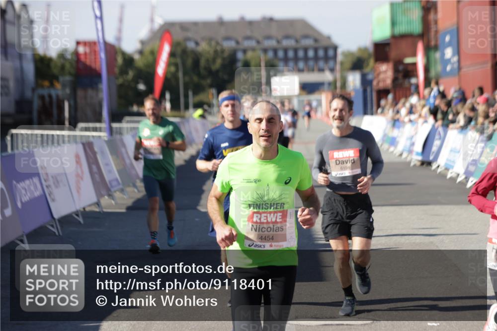 03.10.2025 - Köhlbrandbrückenlauf Jannik Wohlers http://msf.ph/oto/9118401 03.10.2025 13:03:28 Ziel 4214, 4225, 4252, 4268, 4283, 4300, 4454, 4507, 5063, 5707, 6194, 6207, 6632 meine-sportfotos.de