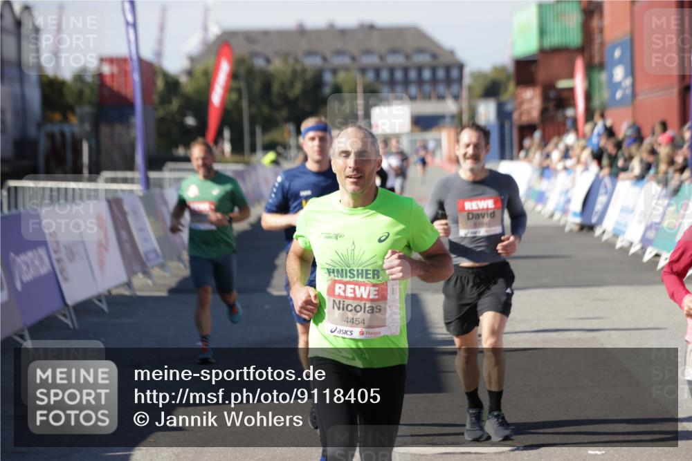 03.10.2025 - Köhlbrandbrückenlauf Jannik Wohlers http://msf.ph/oto/9118405 03.10.2025 13:03:28 Ziel 4214, 4225, 4252, 4268, 4283, 4300, 4454, 4507, 5063, 5707, 6194, 6207, 6632 meine-sportfotos.de