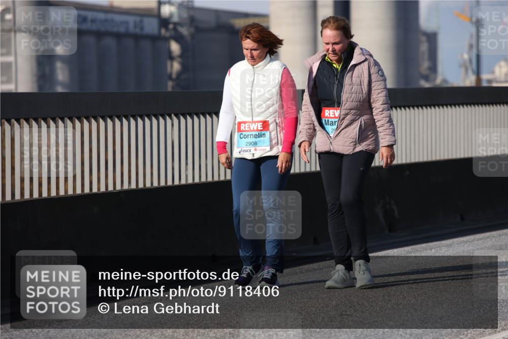 03.10.2025 - Köhlbrandbrückenlauf Lena Gebhardt http://msf.ph/oto/9118406 03.10.2025 10:25:18 Position 2 2908, 2 meine-sportfotos.de