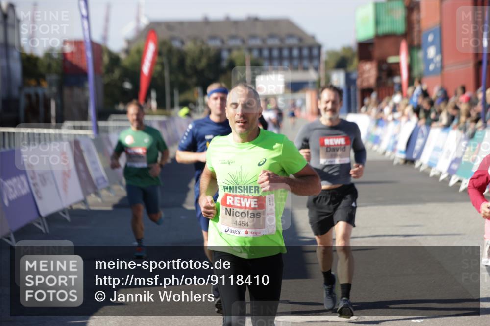 03.10.2025 - Köhlbrandbrückenlauf Jannik Wohlers http://msf.ph/oto/9118410 03.10.2025 13:03:28 Ziel 4214, 4225, 4252, 4268, 4283, 4300, 4454, 4507, 5063, 5707, 6194, 6207, 6632 meine-sportfotos.de
