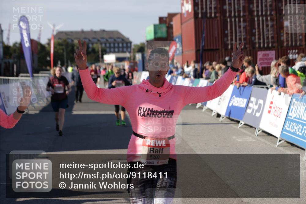 03.10.2025 - Köhlbrandbrückenlauf Jannik Wohlers http://msf.ph/oto/9118411 03.10.2025 13:34:20 Ziel 4674, 5207, 5221, 5437, 5593, 5693, 5695, 6574 meine-sportfotos.de