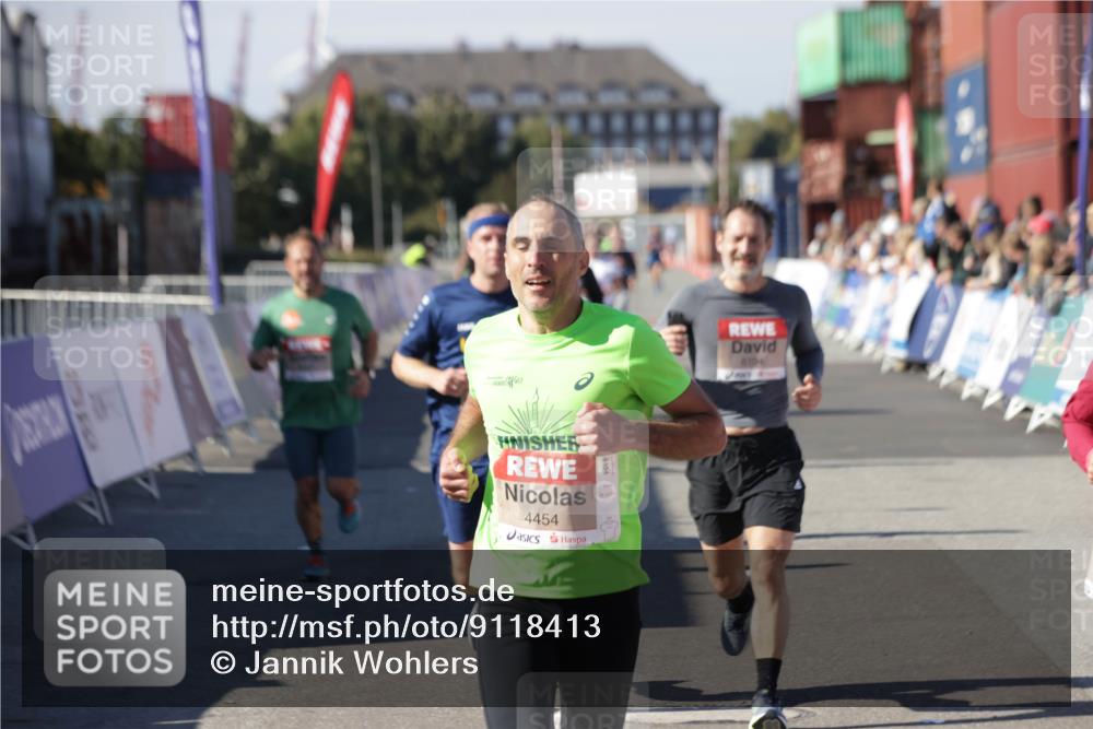 03.10.2025 - Köhlbrandbrückenlauf Jannik Wohlers http://msf.ph/oto/9118413 03.10.2025 13:03:28 Ziel 4214, 4225, 4252, 4268, 4283, 4300, 4454, 4507, 5063, 5707, 6194, 6207, 6632 meine-sportfotos.de