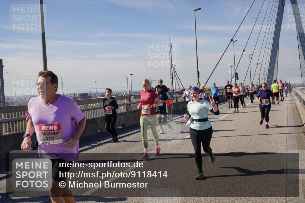 03.10.2025 - Köhlbrandbrückenlauf Michael Burmester http://msf.ph/oto/9118414 03.10.2025 12:59:43 Position 2 5174 meine-sportfotos.de
