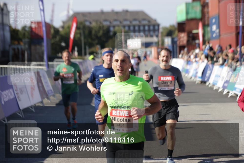 03.10.2025 - Köhlbrandbrückenlauf Jannik Wohlers http://msf.ph/oto/9118416 03.10.2025 13:03:28 Ziel 4214, 4225, 4252, 4268, 4283, 4300, 4454, 4507, 5063, 5707, 6194, 6207, 6632 meine-sportfotos.de