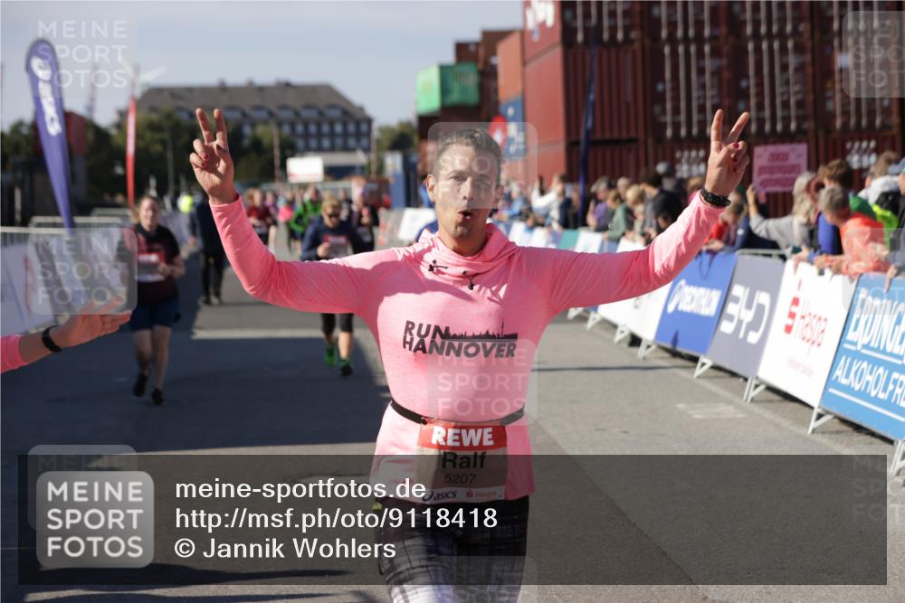 03.10.2025 - Köhlbrandbrückenlauf Jannik Wohlers http://msf.ph/oto/9118418 03.10.2025 13:34:20 Ziel 4674, 5207, 5221, 5437, 5593, 5693, 5695, 6574 meine-sportfotos.de
