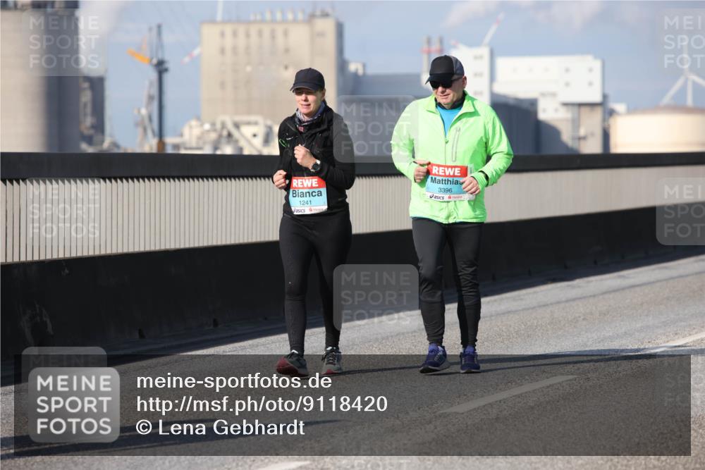 03.10.2025 - Köhlbrandbrückenlauf Lena Gebhardt http://msf.ph/oto/9118420 03.10.2025 10:25:20 Position 2 1241, 3396 meine-sportfotos.de