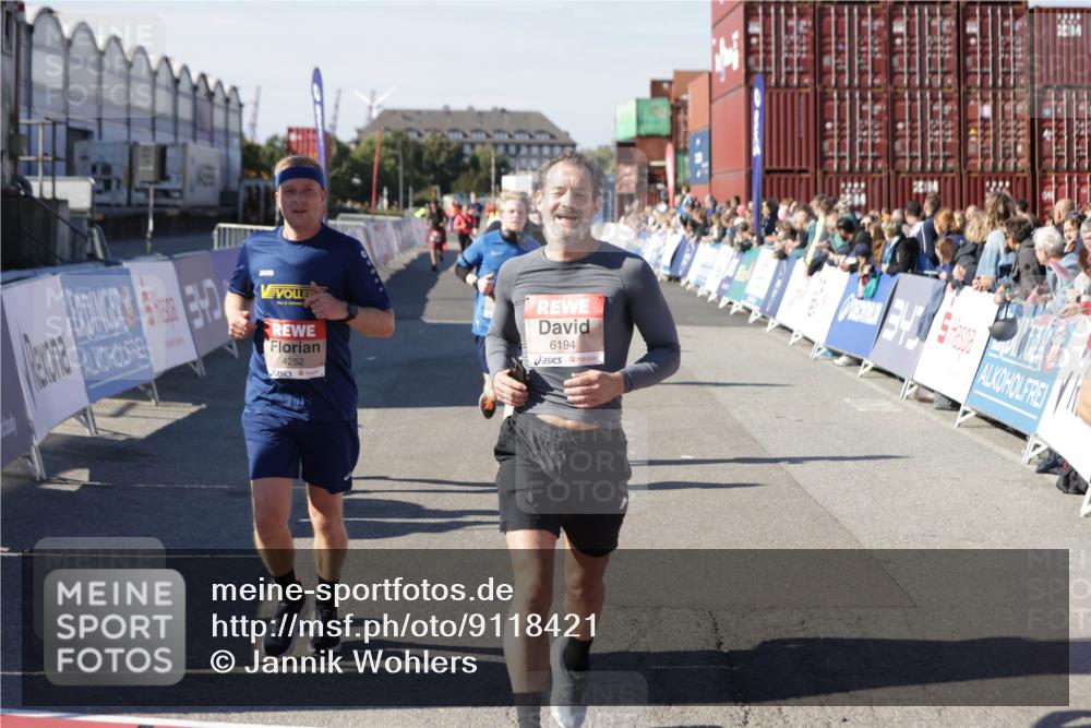 03.10.2025 - Köhlbrandbrückenlauf Jannik Wohlers http://msf.ph/oto/9118421 03.10.2025 13:03:31 Ziel 4214, 4225, 4252, 4283, 4300, 4454, 4507, 5063, 5707, 6194, 6207, 6632 meine-sportfotos.de