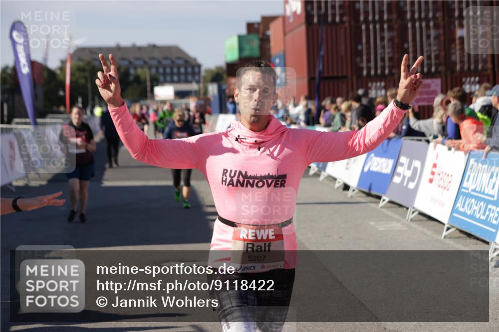 03.10.2025 - Köhlbrandbrückenlauf Jannik Wohlers http://msf.ph/oto/9118422 03.10.2025 13:34:20 Ziel 4674, 5207, 5221, 5437, 5593, 5693, 5695, 6574 meine-sportfotos.de