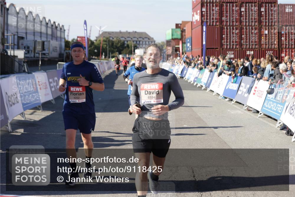 03.10.2025 - Köhlbrandbrückenlauf Jannik Wohlers http://msf.ph/oto/9118425 03.10.2025 13:03:31 Ziel 4214, 4225, 4252, 4283, 4300, 4454, 4507, 5063, 5707, 6194, 6207, 6632 meine-sportfotos.de