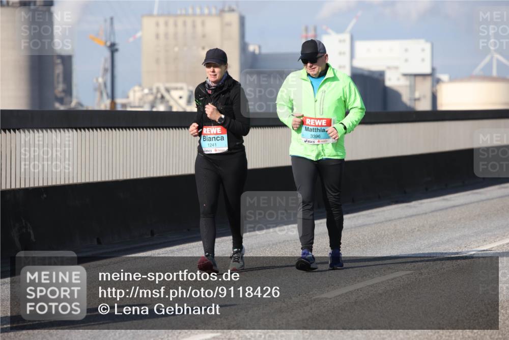 03.10.2025 - Köhlbrandbrückenlauf Lena Gebhardt http://msf.ph/oto/9118426 03.10.2025 10:25:20 Position 2 1241, 3396 meine-sportfotos.de
