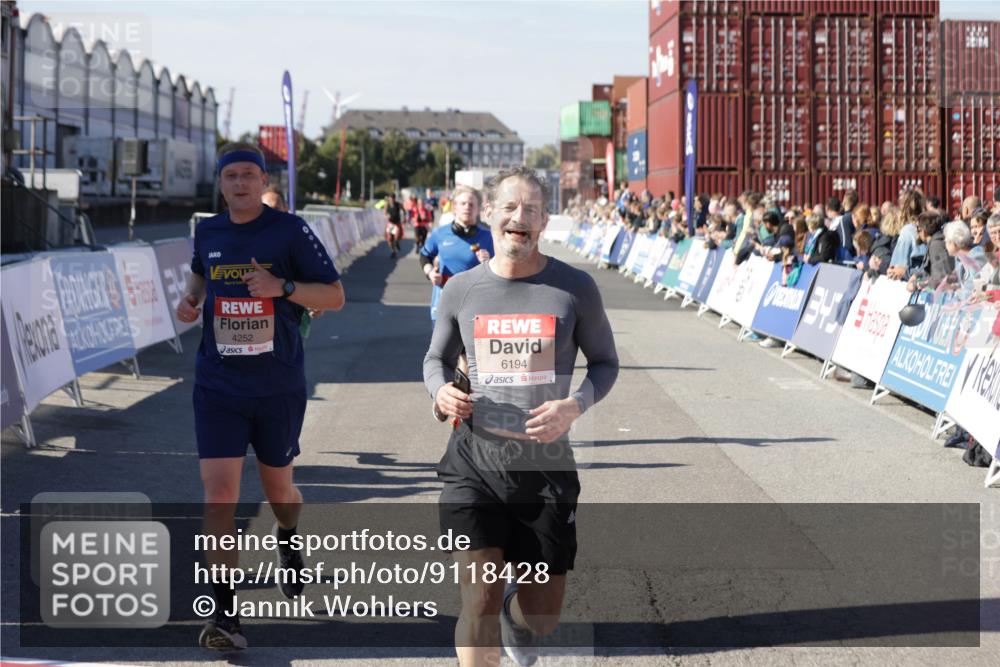 03.10.2025 - Köhlbrandbrückenlauf Jannik Wohlers http://msf.ph/oto/9118428 03.10.2025 13:03:31 Ziel 4214, 4225, 4252, 4283, 4300, 4454, 4507, 5063, 5707, 6194, 6207, 6632 meine-sportfotos.de