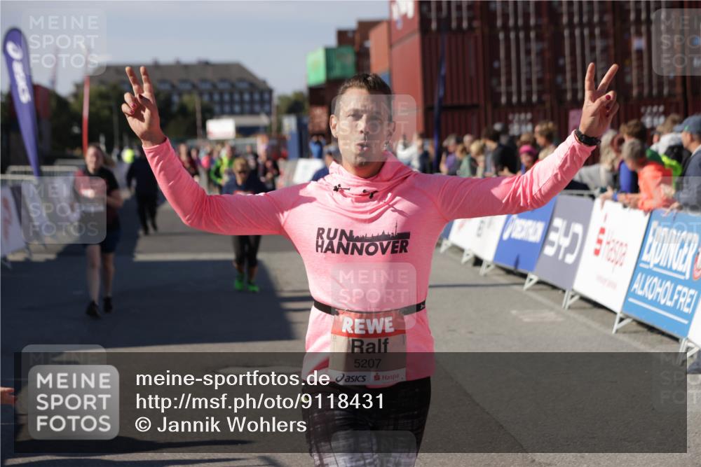 03.10.2025 - Köhlbrandbrückenlauf Jannik Wohlers http://msf.ph/oto/9118431 03.10.2025 13:34:20 Ziel 4674, 5207, 5221, 5437, 5593, 5693, 5695, 6574 meine-sportfotos.de