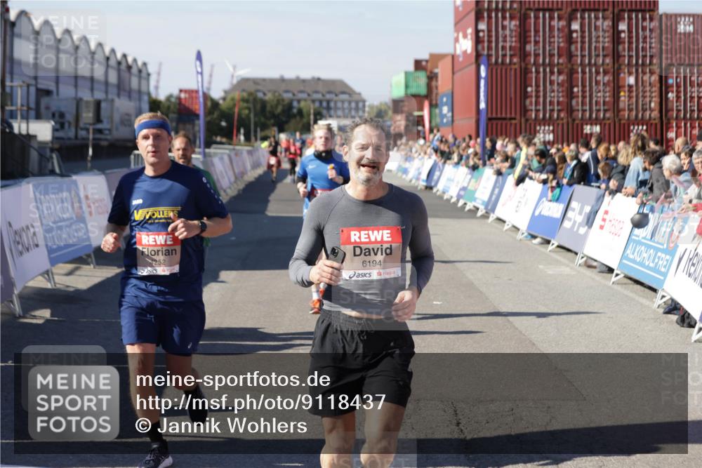 03.10.2025 - Köhlbrandbrückenlauf Jannik Wohlers http://msf.ph/oto/9118437 03.10.2025 13:03:31 Ziel 4214, 4225, 4252, 4283, 4300, 4454, 4507, 5063, 5707, 6194, 6207, 6632 meine-sportfotos.de