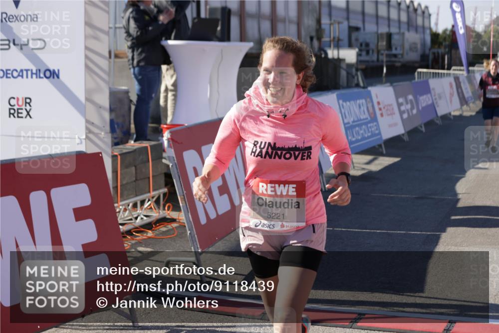 03.10.2025 - Köhlbrandbrückenlauf Jannik Wohlers http://msf.ph/oto/9118439 03.10.2025 13:34:21 Ziel 4674, 5207, 5221, 5437, 5593, 5693, 5695, 6574 meine-sportfotos.de