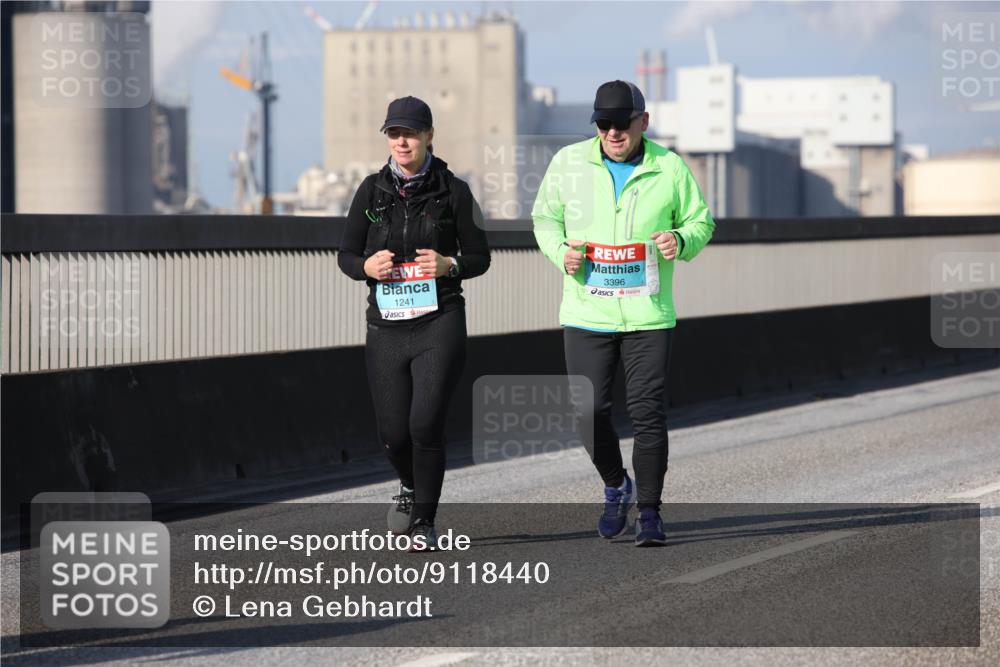 03.10.2025 - Köhlbrandbrückenlauf Lena Gebhardt http://msf.ph/oto/9118440 03.10.2025 10:25:20 Position 2 1241, 3396 meine-sportfotos.de