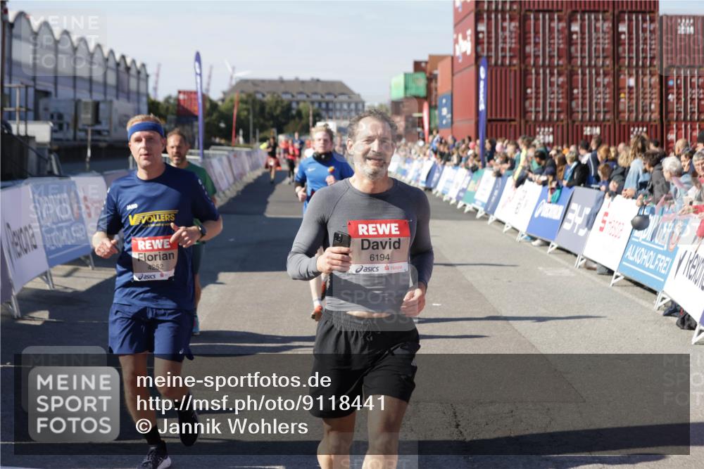 03.10.2025 - Köhlbrandbrückenlauf Jannik Wohlers http://msf.ph/oto/9118441 03.10.2025 13:03:31 Ziel 4214, 4225, 4252, 4283, 4300, 4454, 4507, 5063, 5707, 6194, 6207, 6632 meine-sportfotos.de