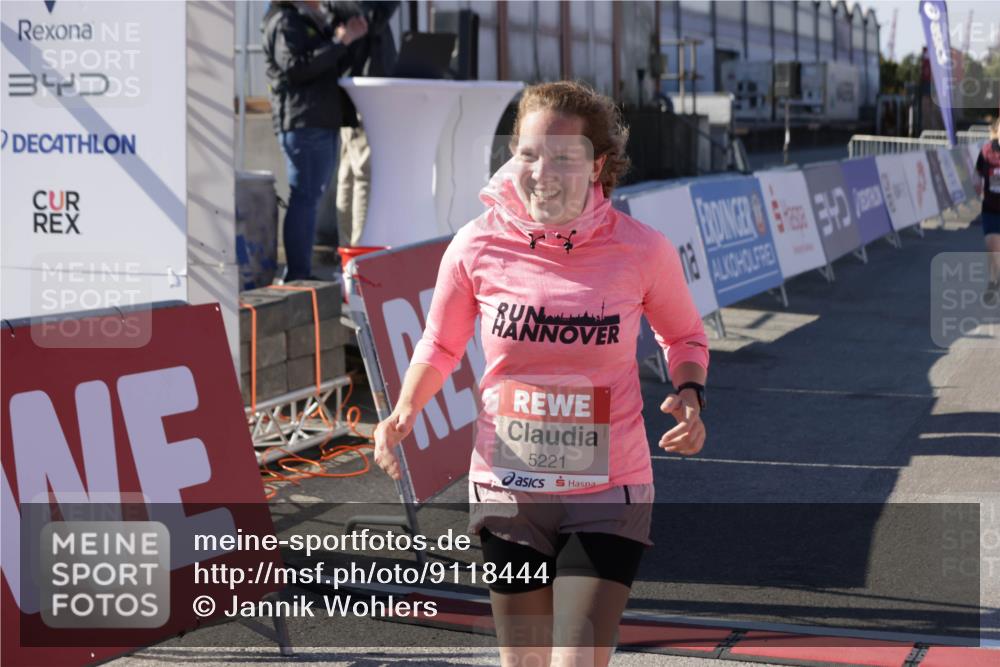 03.10.2025 - Köhlbrandbrückenlauf Jannik Wohlers http://msf.ph/oto/9118444 03.10.2025 13:34:21 Ziel 4674, 5207, 5221, 5437, 5593, 5693, 5695, 6574 meine-sportfotos.de