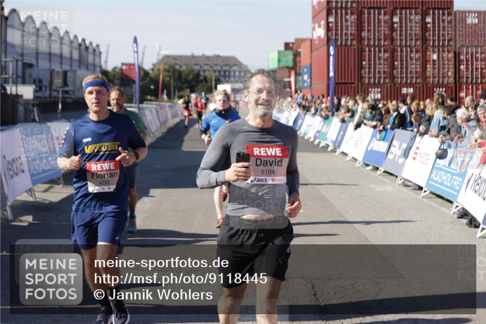 03.10.2025 - Köhlbrandbrückenlauf Jannik Wohlers http://msf.ph/oto/9118445 03.10.2025 13:03:31 Ziel 4214, 4225, 4252, 4283, 4300, 4454, 4507, 5063, 5707, 6194, 6207, 6632 meine-sportfotos.de