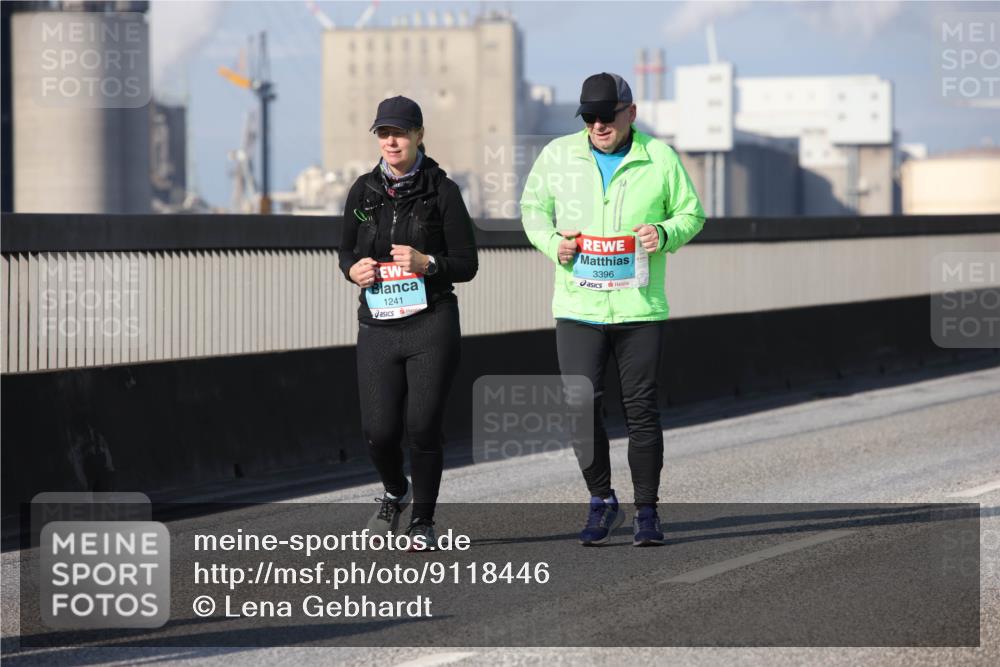 03.10.2025 - Köhlbrandbrückenlauf Lena Gebhardt http://msf.ph/oto/9118446 03.10.2025 10:25:20 Position 2 1241, 3396 meine-sportfotos.de