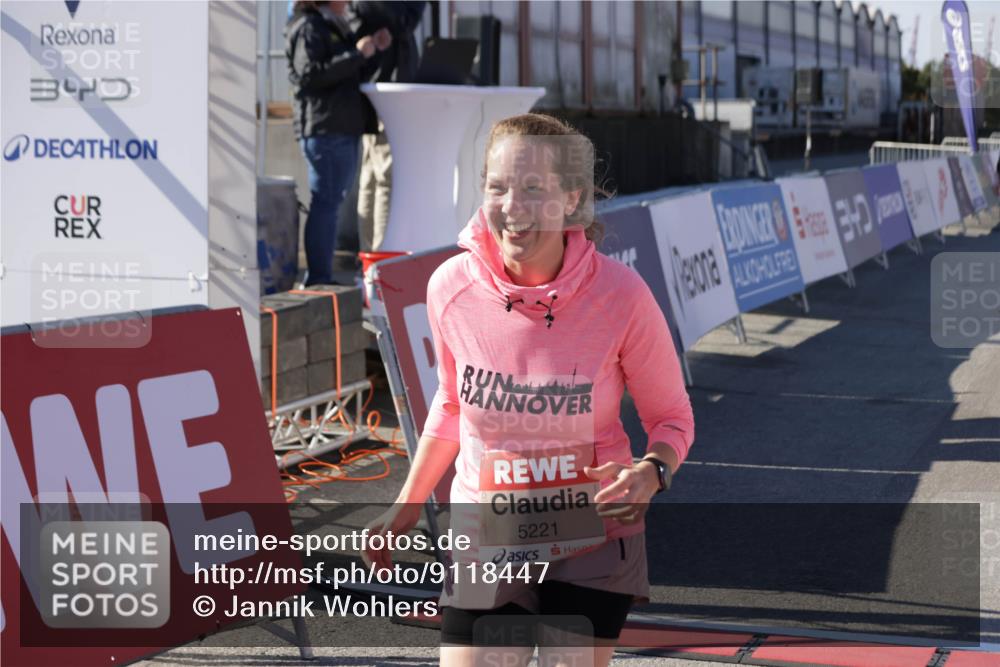 03.10.2025 - Köhlbrandbrückenlauf Jannik Wohlers http://msf.ph/oto/9118447 03.10.2025 13:34:21 Ziel 4674, 5207, 5221, 5437, 5593, 5693, 5695, 6574 meine-sportfotos.de