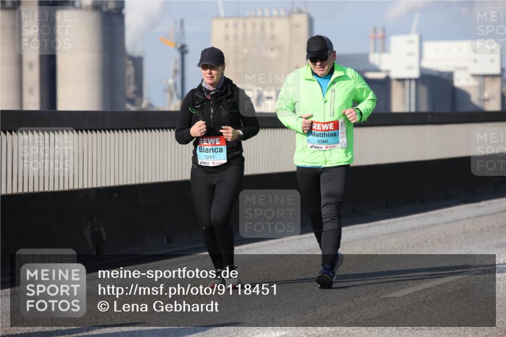 03.10.2025 - Köhlbrandbrückenlauf Lena Gebhardt http://msf.ph/oto/9118451 03.10.2025 10:25:21 Position 2 1241, 3396 meine-sportfotos.de