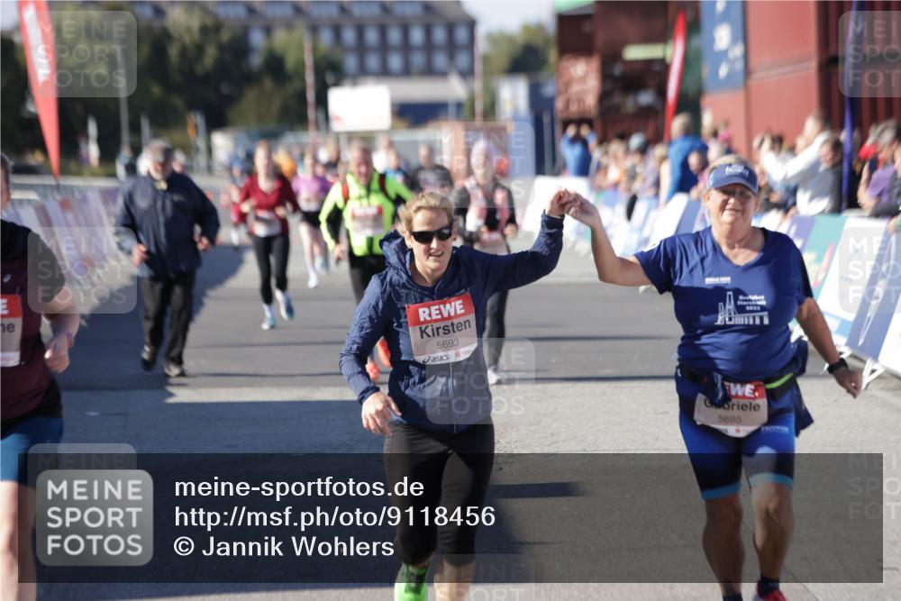 03.10.2025 - Köhlbrandbrückenlauf Jannik Wohlers http://msf.ph/oto/9118456 03.10.2025 13:34:23 Ziel 4674, 5207, 5221, 5437, 5693, 5695, 6574 meine-sportfotos.de