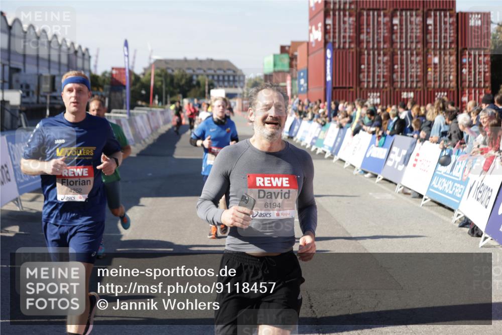 03.10.2025 - Köhlbrandbrückenlauf Jannik Wohlers http://msf.ph/oto/9118457 03.10.2025 13:03:31 Ziel 4214, 4225, 4252, 4283, 4300, 4454, 4507, 5063, 5707, 6194, 6207, 6632 meine-sportfotos.de