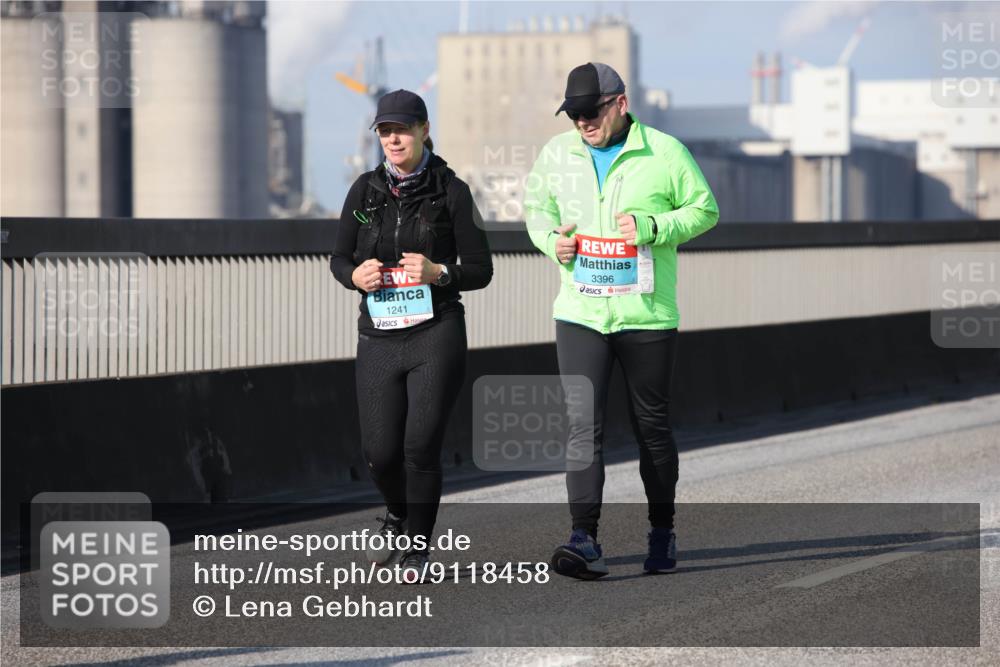 03.10.2025 - Köhlbrandbrückenlauf Lena Gebhardt http://msf.ph/oto/9118458 03.10.2025 10:25:21 Position 2 1241, 3396 meine-sportfotos.de