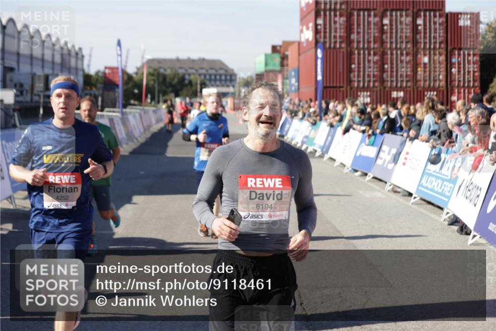 03.10.2025 - Köhlbrandbrückenlauf Jannik Wohlers http://msf.ph/oto/9118461 03.10.2025 13:03:31 Ziel 4214, 4225, 4252, 4283, 4300, 4454, 4507, 5063, 5707, 6194, 6207, 6632 meine-sportfotos.de