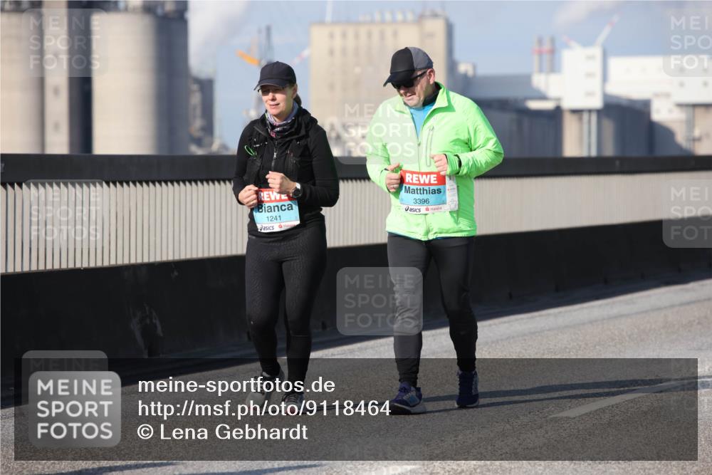 03.10.2025 - Köhlbrandbrückenlauf Lena Gebhardt http://msf.ph/oto/9118464 03.10.2025 10:25:21 Position 2 1241, 3396 meine-sportfotos.de